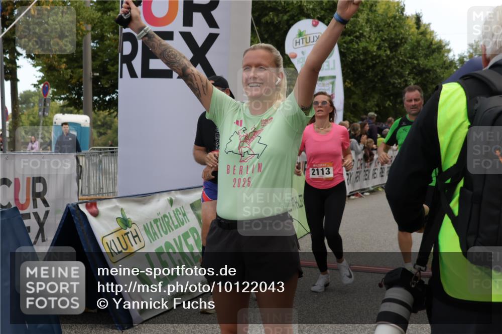 06.09.2026 - CURREX Alsterlauf Yannick Fuchs http://msf.ph/oto/10122043 06.09.2026 10:02:01 Ziel 2113, 2375, 2775, 3547, 3585, 3618, 3883, 4127, 5013, 5265, 5466, 5769, 5899, 6208, 8096 meine-sportfotos.de