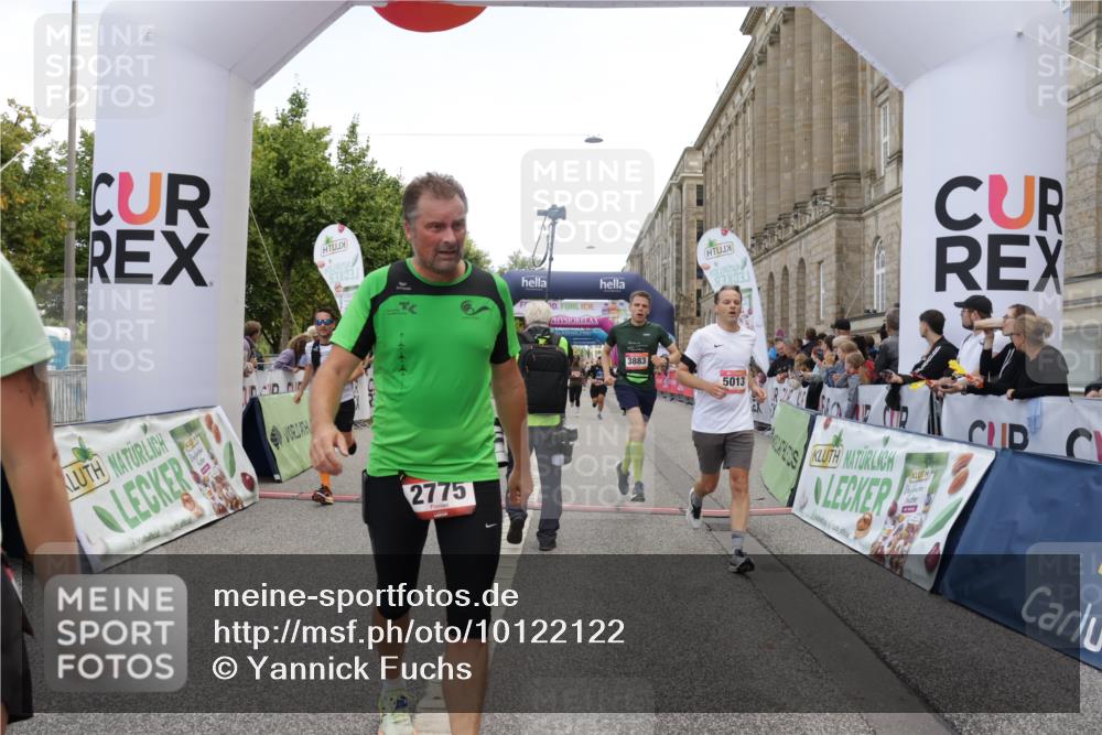 06.09.2026 - CURREX Alsterlauf Yannick Fuchs http://msf.ph/oto/10122122 06.09.2026 10:02:05 Ziel 2113, 2775, 3090, 3547, 3585, 3883, 4097, 4127, 4734, 5013, 5265, 5466, 5485, 5769, 6208, 8175 meine-sportfotos.de
