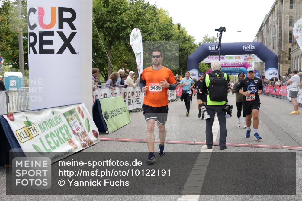 06.09.2026 - CURREX Alsterlauf Yannick Fuchs http://msf.ph/oto/10122191 06.09.2026 10:02:08 Ziel 2113, 2513, 2775, 3090, 3547, 3585, 3800, 3883, 4097, 4734, 5013, 5466, 5485, 5728, 5769, 6208, 8175 meine-sportfotos.de