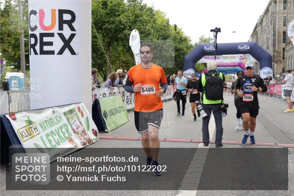 06.09.2026 - CURREX Alsterlauf Yannick Fuchs http://msf.ph/oto/10122202 06.09.2026 10:02:08 Ziel 2113, 2513, 2775, 3090, 3547, 3585, 3800, 3883, 4097, 4734, 5013, 5466, 5485, 5728, 5769, 6208, 8175 meine-sportfotos.de