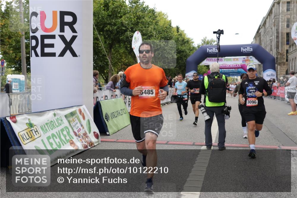 06.09.2026 - CURREX Alsterlauf Yannick Fuchs http://msf.ph/oto/10122210 06.09.2026 10:02:08 Ziel 2113, 2513, 2775, 3090, 3547, 3585, 3800, 3883, 4097, 4734, 5013, 5466, 5485, 5728, 5769, 6208, 8175 meine-sportfotos.de