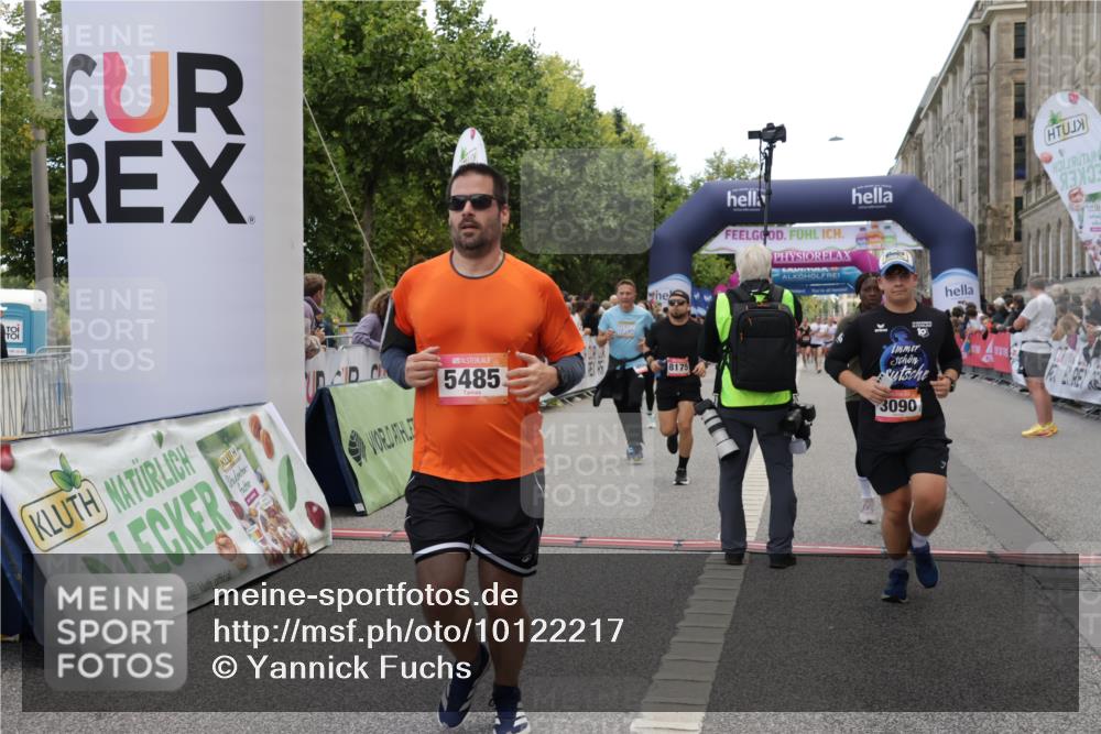 06.09.2026 - CURREX Alsterlauf Yannick Fuchs http://msf.ph/oto/10122217 06.09.2026 10:02:08 Ziel 2113, 2513, 2775, 3090, 3547, 3585, 3800, 3883, 4097, 4734, 5013, 5466, 5485, 5728, 5769, 6208, 8175 meine-sportfotos.de