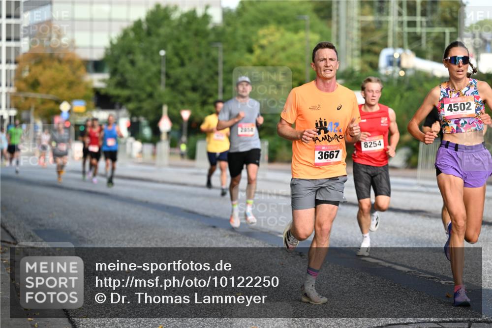 06.09.2026 - CURREX Alsterlauf Dr. Thomas Lammeyer http://msf.ph/oto/10122250 06.09.2026 09:37:20 Laufen 2854, 42, 3667, 8254, 4502 meine-sportfotos.de