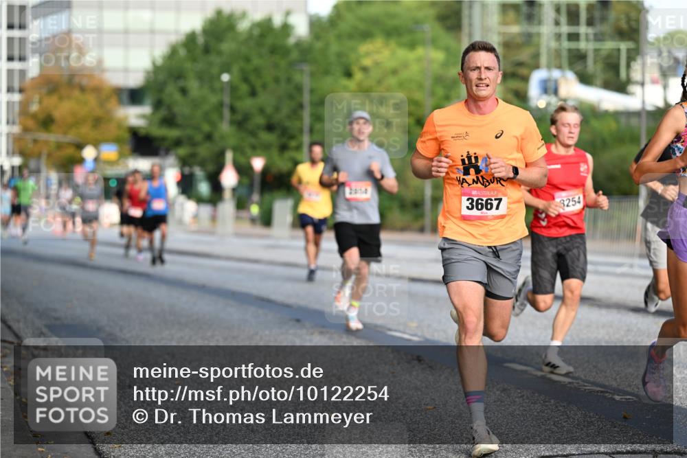06.09.2026 - CURREX Alsterlauf Dr. Thomas Lammeyer http://msf.ph/oto/10122254 06.09.2026 09:37:20 Laufen 3667, 8254 meine-sportfotos.de