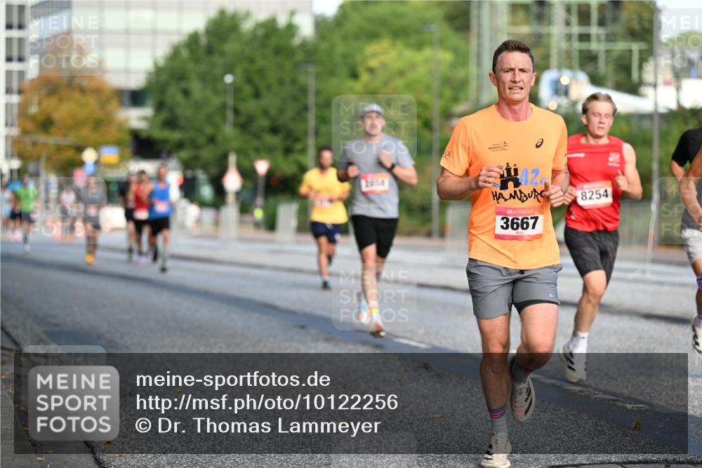 06.09.2026 - CURREX Alsterlauf Dr. Thomas Lammeyer http://msf.ph/oto/10122256 06.09.2026 09:37:20 Laufen 424, 3667, 8254 meine-sportfotos.de