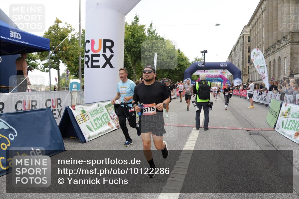06.09.2026 - CURREX Alsterlauf Yannick Fuchs http://msf.ph/oto/10122286 06.09.2026 10:02:11 Ziel 2389, 2513, 2700, 3090, 3547, 3728, 3800, 3883, 4097, 4734, 5013, 5109, 5466, 5485, 5728, 6383, 8175 meine-sportfotos.de