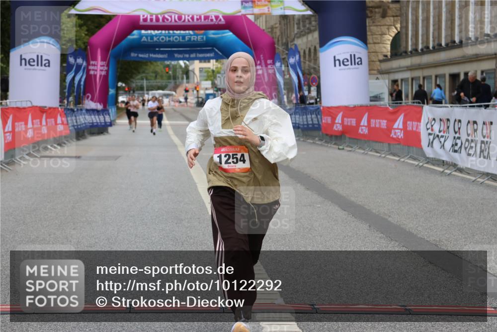 06.09.2026 - CURREX Alsterlauf Strokosch-Dieckow http://msf.ph/oto/10122292 06.09.2026 12:06:22 Ziel 1200, 1215, 1254, 1266 meine-sportfotos.de