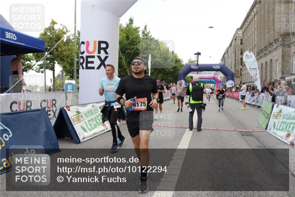 06.09.2026 - CURREX Alsterlauf Yannick Fuchs http://msf.ph/oto/10122294 06.09.2026 10:02:11 Ziel 2389, 2513, 2700, 3090, 3547, 3728, 3800, 3883, 4097, 4734, 5013, 5109, 5466, 5485, 5728, 6383, 8175 meine-sportfotos.de