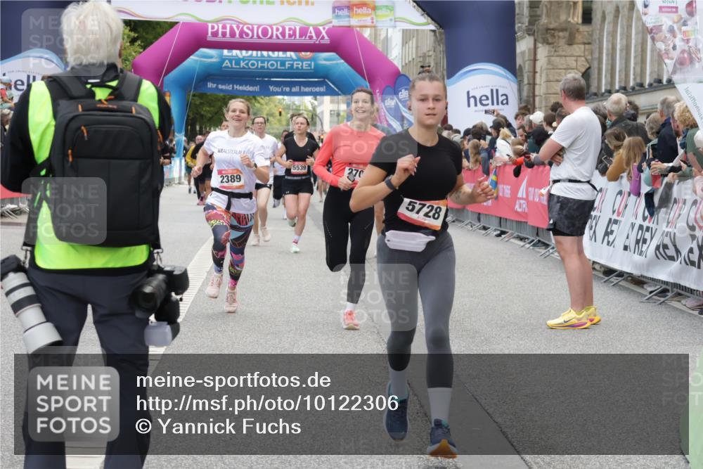 06.09.2026 - CURREX Alsterlauf Yannick Fuchs http://msf.ph/oto/10122306 06.09.2026 10:02:13 Ziel 2389, 2513, 2700, 3090, 3728, 3800, 4097, 4734, 5109, 5485, 5539, 5540, 5728, 6383, 8175 meine-sportfotos.de