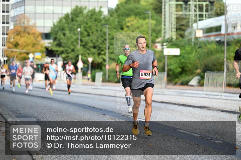 06.09.2026 - CURREX Alsterlauf Dr. Thomas Lammeyer http://msf.ph/oto/10122315 06.09.2026 09:37:30 Laufen 5925 meine-sportfotos.de