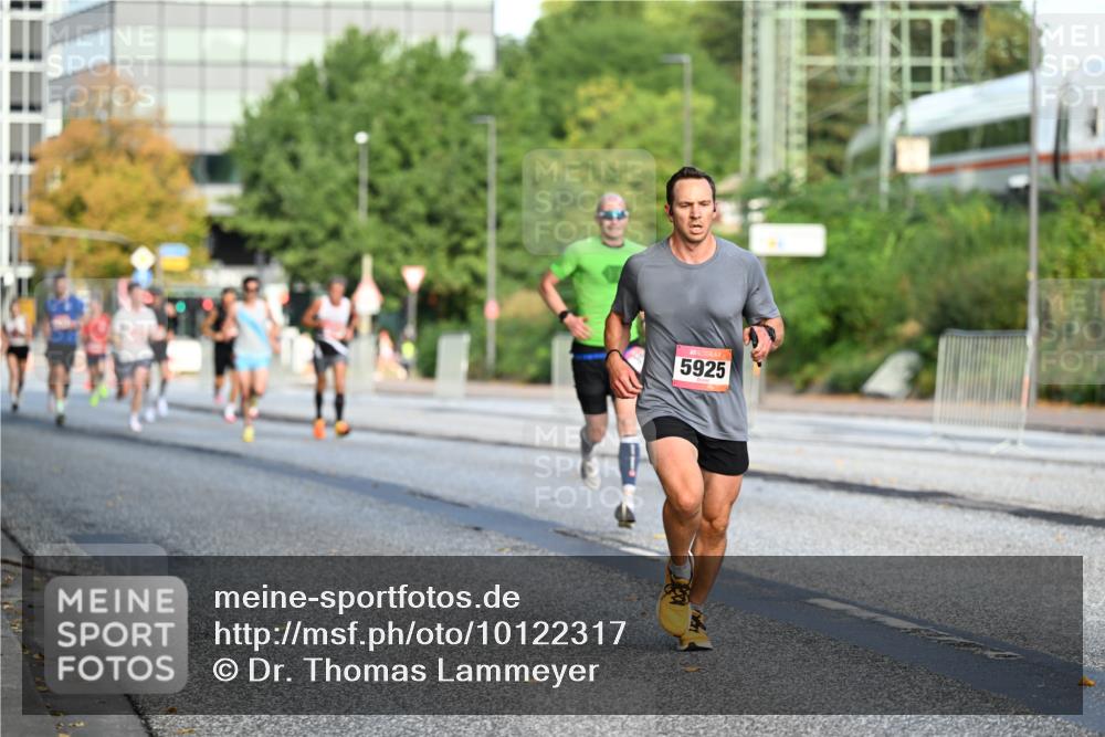 06.09.2026 - CURREX Alsterlauf Dr. Thomas Lammeyer http://msf.ph/oto/10122317 06.09.2026 09:37:30 Laufen 5925 meine-sportfotos.de