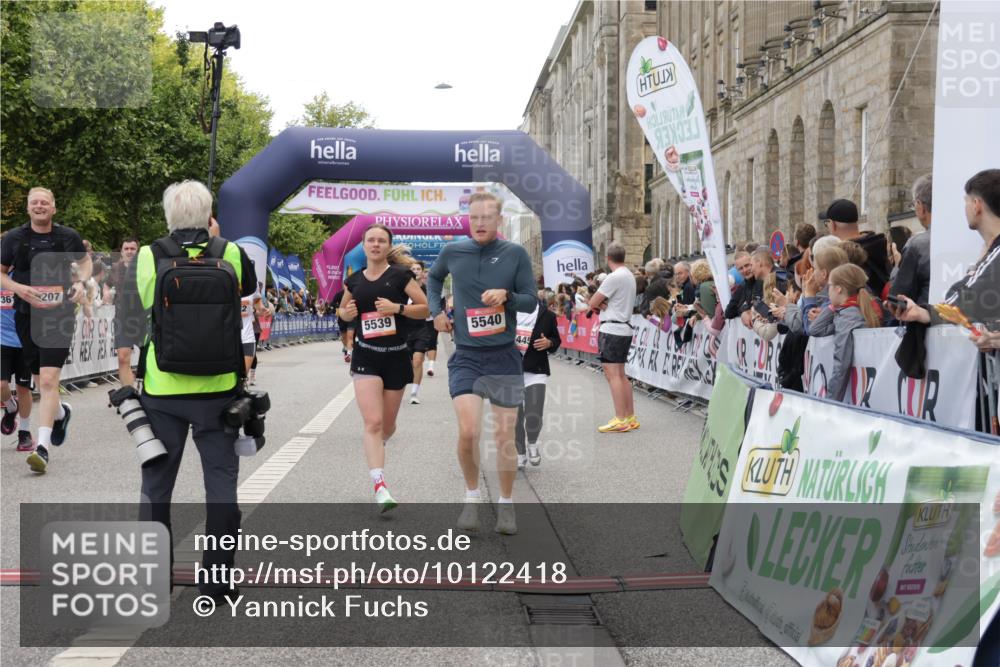 06.09.2026 - CURREX Alsterlauf Yannick Fuchs http://msf.ph/oto/10122418 06.09.2026 10:02:17 Ziel 2147, 2389, 2513, 2700, 3613, 3728, 3800, 4097, 4363, 4459, 4817, 4872, 5079, 5109, 5539, 5540, 5728, 5772, 5893, 6207, 6383, 8175 meine-sportfotos.de