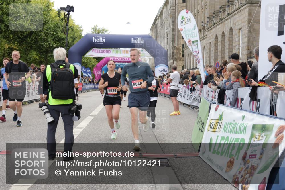 06.09.2026 - CURREX Alsterlauf Yannick Fuchs http://msf.ph/oto/10122421 06.09.2026 10:02:17 Ziel 2147, 2389, 2513, 2700, 3613, 3728, 3800, 4097, 4363, 4459, 4817, 4872, 5079, 5109, 5539, 5540, 5728, 5772, 5893, 6207, 6383, 8175 meine-sportfotos.de