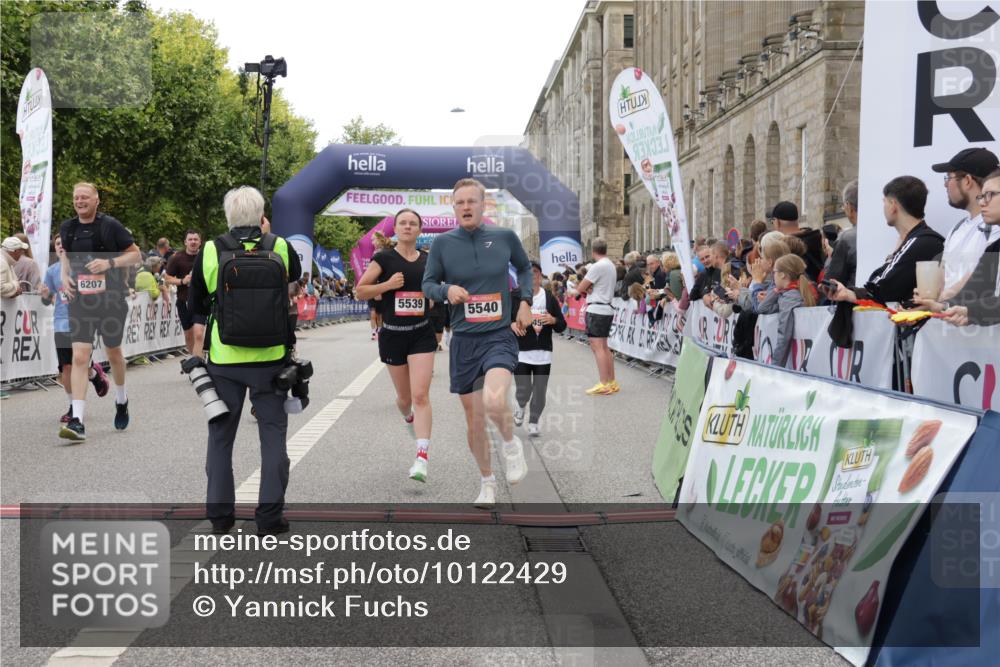 06.09.2026 - CURREX Alsterlauf Yannick Fuchs http://msf.ph/oto/10122429 06.09.2026 10:02:17 Ziel 2147, 2389, 2513, 2700, 3613, 3728, 3800, 4097, 4363, 4459, 4817, 4872, 5079, 5109, 5539, 5540, 5728, 5772, 5893, 6207, 6383, 8175 meine-sportfotos.de