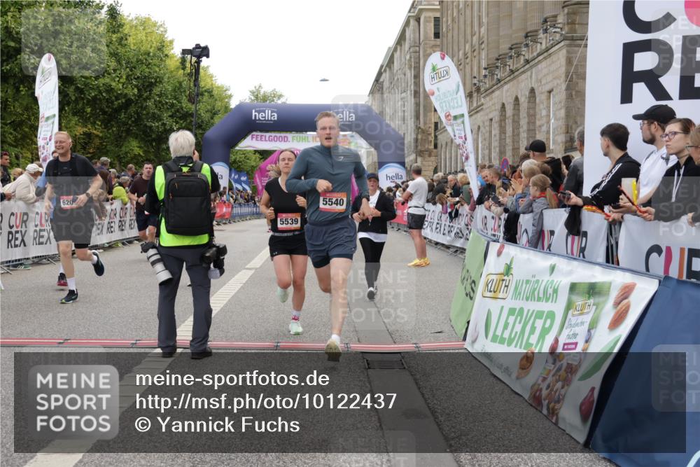 06.09.2026 - CURREX Alsterlauf Yannick Fuchs http://msf.ph/oto/10122437 06.09.2026 10:02:17 Ziel 2147, 2389, 2513, 2700, 3613, 3728, 3800, 4097, 4363, 4459, 4817, 4872, 5079, 5109, 5539, 5540, 5728, 5772, 5893, 6207, 6383, 8175 meine-sportfotos.de