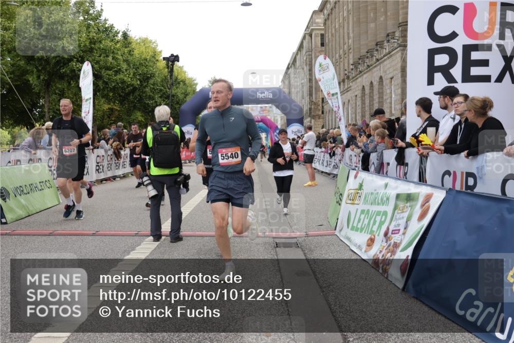 06.09.2026 - CURREX Alsterlauf Yannick Fuchs http://msf.ph/oto/10122455 06.09.2026 10:02:18 Ziel 2147, 2389, 2513, 2700, 3613, 3728, 3800, 4363, 4459, 4817, 4872, 5079, 5109, 5328, 5539, 5540, 5728, 5772, 5893, 6207, 6383 meine-sportfotos.de
