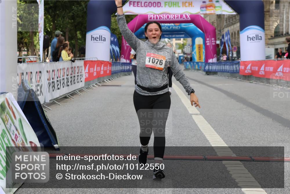06.09.2026 - CURREX Alsterlauf Strokosch-Dieckow http://msf.ph/oto/10122550 06.09.2026 12:07:30 Ziel 1076, 3821, 3822 meine-sportfotos.de