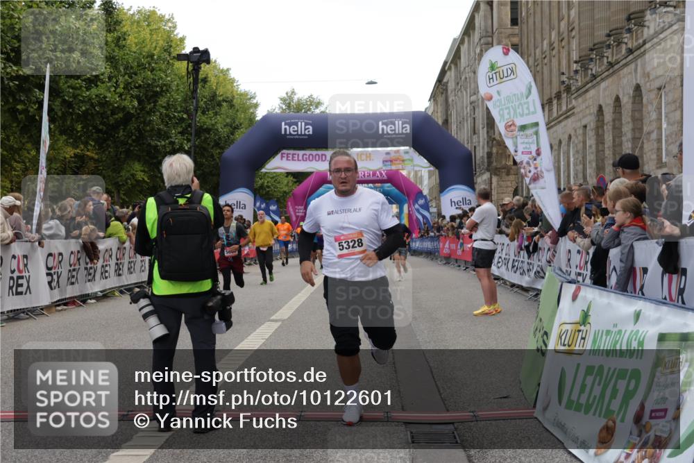 06.09.2026 - CURREX Alsterlauf Yannick Fuchs http://msf.ph/oto/10122601 06.09.2026 10:02:22 Ziel 2147, 2389, 2700, 2817, 3447, 3613, 4363, 4459, 4817, 4872, 5075, 5079, 5109, 5328, 5539, 5540, 5655, 5772, 5893, 6207, 6233, 6383 meine-sportfotos.de