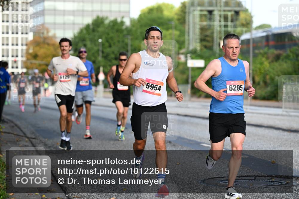 06.09.2026 - CURREX Alsterlauf Dr. Thomas Lammeyer http://msf.ph/oto/10122615 06.09.2026 09:38:09 Laufen 5954, 6295 meine-sportfotos.de