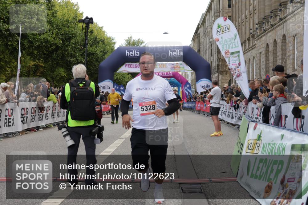 06.09.2026 - CURREX Alsterlauf Yannick Fuchs http://msf.ph/oto/10122623 06.09.2026 10:02:23 Ziel 2147, 2817, 3447, 3613, 4363, 4459, 4817, 4872, 5075, 5079, 5328, 5539, 5540, 5655, 5772, 5893, 6207, 6233, 6383 meine-sportfotos.de