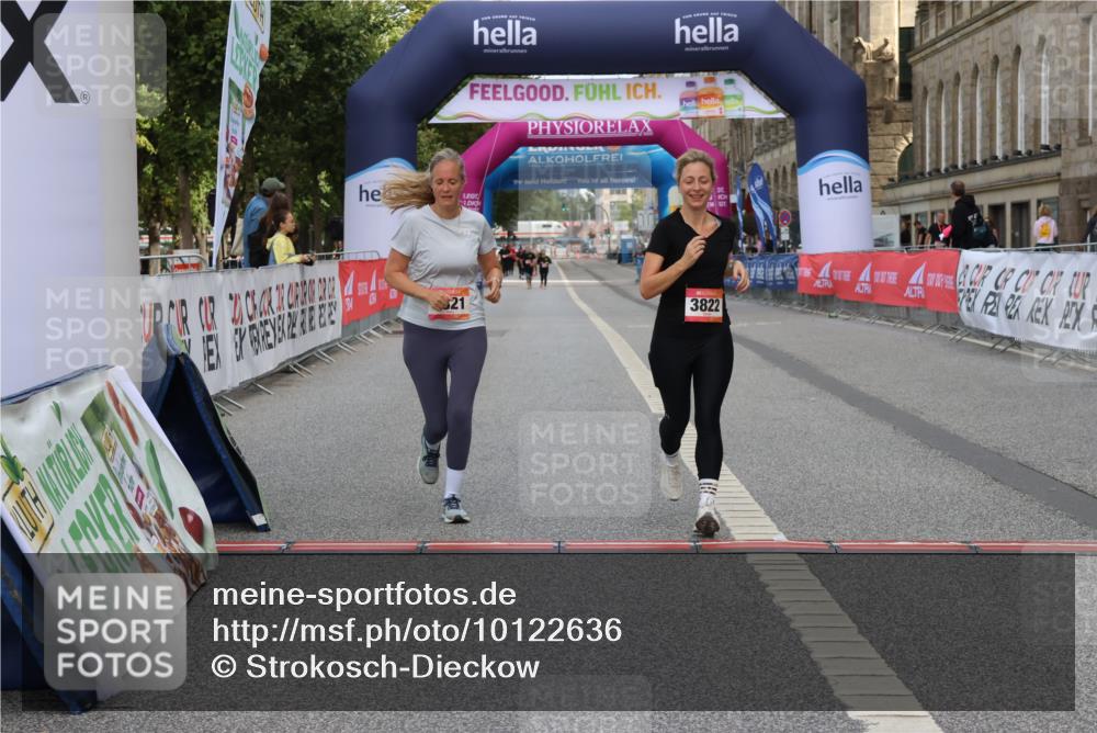 06.09.2026 - CURREX Alsterlauf Strokosch-Dieckow http://msf.ph/oto/10122636 06.09.2026 12:07:35 Ziel 1076, 3821, 3822 meine-sportfotos.de