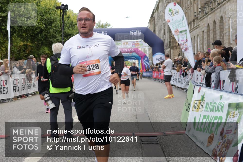 06.09.2026 - CURREX Alsterlauf Yannick Fuchs http://msf.ph/oto/10122641 06.09.2026 10:02:23 Ziel 2147, 2817, 3447, 3613, 4363, 4459, 4817, 4872, 5075, 5079, 5328, 5539, 5540, 5655, 5772, 5893, 6207, 6233, 6383 meine-sportfotos.de