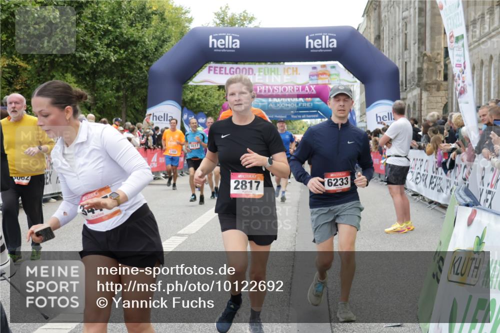 06.09.2026 - CURREX Alsterlauf Yannick Fuchs http://msf.ph/oto/10122692 06.09.2026 10:02:27 Ziel 2147, 2817, 2886, 3062, 3447, 4363, 4817, 5075, 5079, 5328, 5517, 5655, 5772, 5893, 6152, 6233 meine-sportfotos.de
