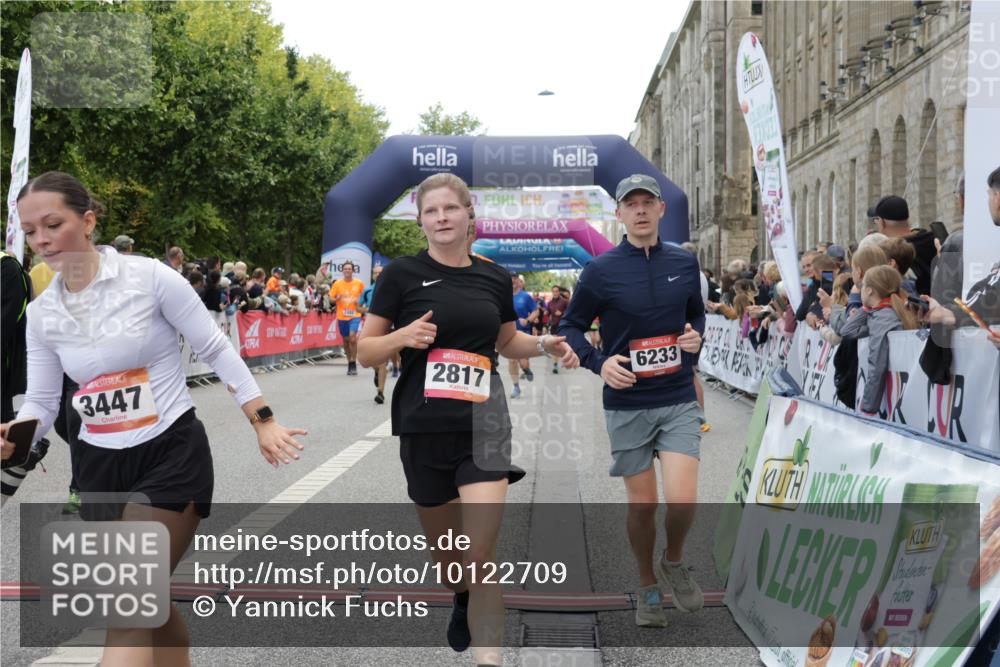 06.09.2026 - CURREX Alsterlauf Yannick Fuchs http://msf.ph/oto/10122709 06.09.2026 10:02:27 Ziel 2147, 2817, 2886, 3062, 3447, 4363, 4817, 5075, 5079, 5328, 5517, 5655, 5772, 5893, 6152, 6233 meine-sportfotos.de