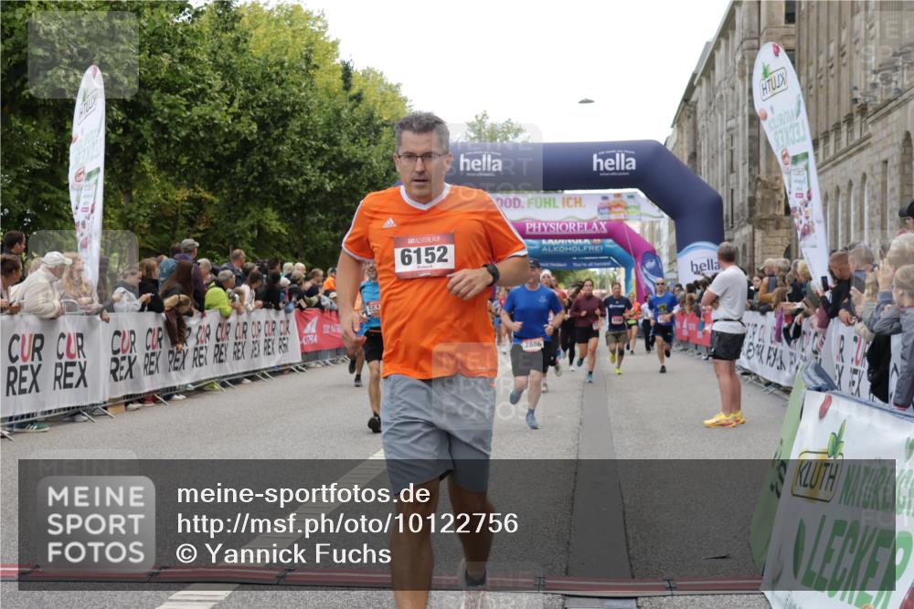 06.09.2026 - CURREX Alsterlauf Yannick Fuchs http://msf.ph/oto/10122756 06.09.2026 10:02:29 Ziel 2486, 2488, 2817, 2886, 3062, 3447, 3790, 3858, 3882, 4817, 5075, 5079, 5328, 5517, 5655, 6152, 6174, 6233, 8331 meine-sportfotos.de
