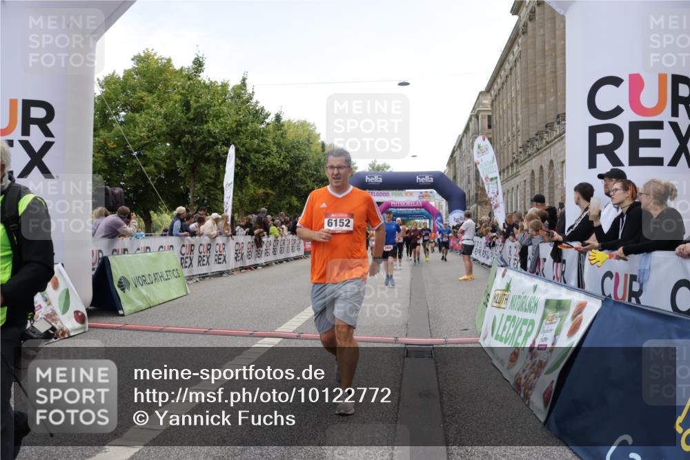 06.09.2026 - CURREX Alsterlauf Yannick Fuchs http://msf.ph/oto/10122772 06.09.2026 10:02:29 Ziel 2486, 2488, 2817, 2886, 3062, 3447, 3790, 3858, 3882, 4817, 5075, 5079, 5328, 5517, 5655, 6152, 6174, 6233, 8331 meine-sportfotos.de