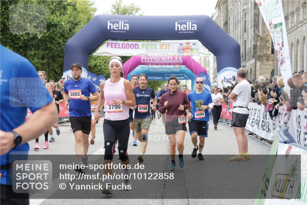 06.09.2026 - CURREX Alsterlauf Yannick Fuchs http://msf.ph/oto/10122858 06.09.2026 10:02:32 Ziel 2135, 2486, 2488, 2817, 2886, 3062, 3447, 3584, 3790, 3858, 3882, 4173, 4325, 4550, 4594, 5075, 5379, 5517, 5655, 5908, 6152, 6174, 6203, 6233, 8268, 8331 meine-sportfotos.de