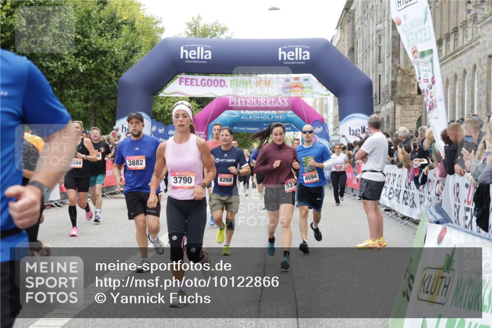 06.09.2026 - CURREX Alsterlauf Yannick Fuchs http://msf.ph/oto/10122866 06.09.2026 10:02:32 Ziel 2135, 2486, 2488, 2817, 2886, 3062, 3447, 3584, 3790, 3858, 3882, 4173, 4325, 4550, 4594, 5075, 5379, 5517, 5655, 5908, 6152, 6174, 6203, 6233, 8268, 8331 meine-sportfotos.de