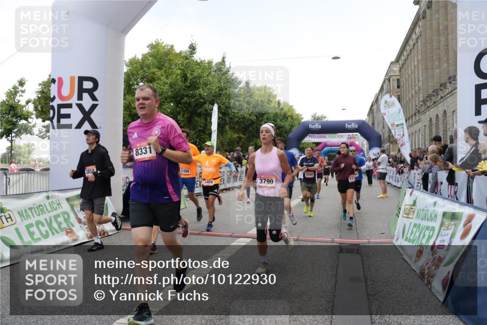 06.09.2026 - CURREX Alsterlauf Yannick Fuchs http://msf.ph/oto/10122930 06.09.2026 10:02:34 Ziel 2135, 2304, 2486, 2488, 2817, 2886, 3042, 3062, 3089, 3532, 3584, 3790, 3858, 3882, 4173, 4285, 4325, 4550, 4594, 4624, 5379, 5517, 5908, 6152, 6174, 6203, 6233, 8268, 8331 meine-sportfotos.de