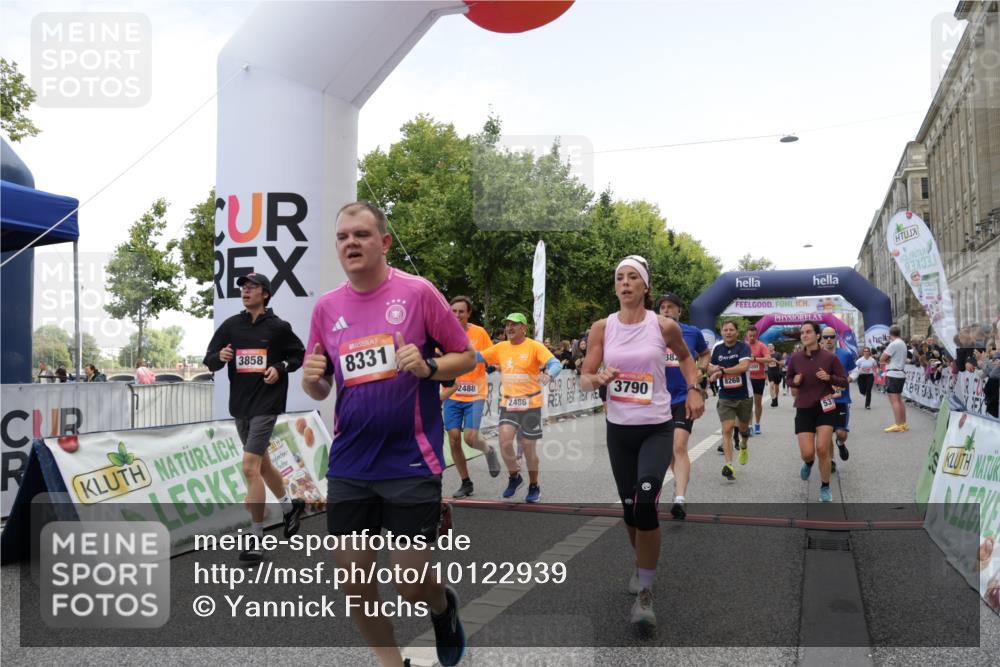 06.09.2026 - CURREX Alsterlauf Yannick Fuchs http://msf.ph/oto/10122939 06.09.2026 10:02:34 Ziel 2135, 2304, 2486, 2488, 2817, 2886, 3042, 3062, 3089, 3532, 3584, 3790, 3858, 3882, 4173, 4285, 4325, 4550, 4594, 4624, 5379, 5517, 5908, 6152, 6174, 6203, 6233, 8268, 8331 meine-sportfotos.de