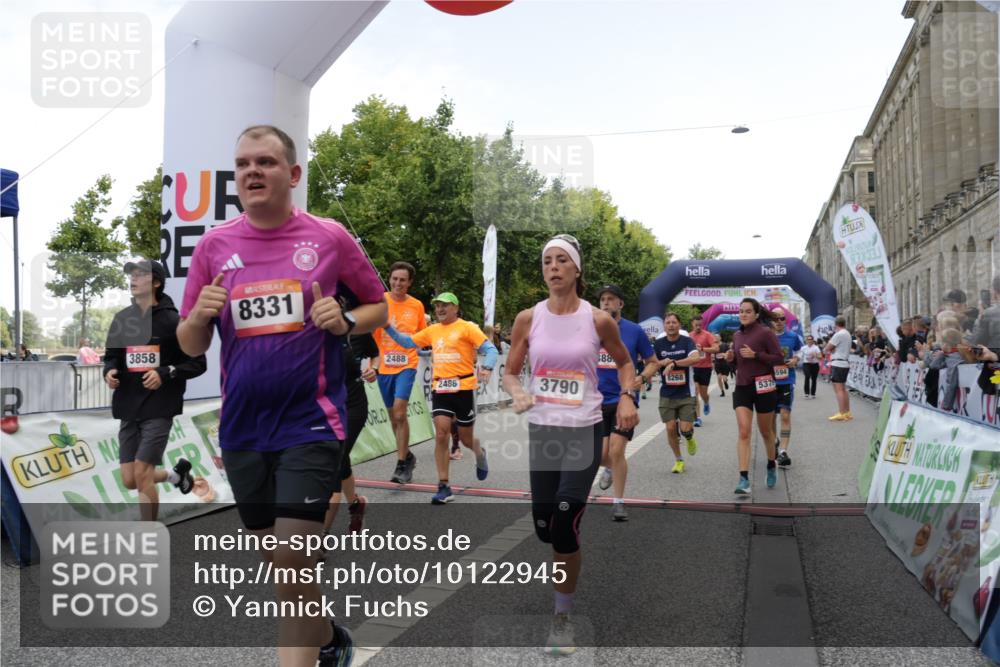 06.09.2026 - CURREX Alsterlauf Yannick Fuchs http://msf.ph/oto/10122945 06.09.2026 10:02:34 Ziel 2135, 2304, 2486, 2488, 2817, 2886, 3042, 3062, 3089, 3532, 3584, 3790, 3858, 3882, 4173, 4285, 4325, 4550, 4594, 4624, 5379, 5517, 5908, 6152, 6174, 6203, 6233, 8268, 8331 meine-sportfotos.de