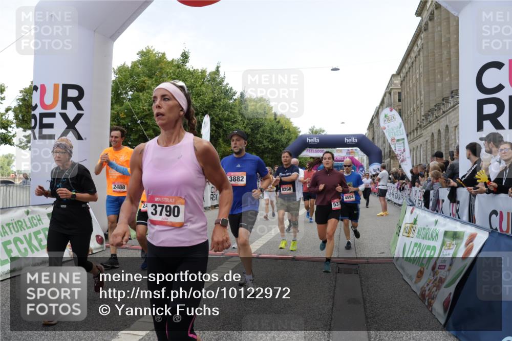 06.09.2026 - CURREX Alsterlauf Yannick Fuchs http://msf.ph/oto/10122972 06.09.2026 10:02:35 Ziel 2135, 2304, 2486, 2488, 2886, 3028, 3042, 3062, 3089, 3532, 3584, 3790, 3858, 3882, 4173, 4285, 4325, 4550, 4594, 4624, 5379, 5517, 5908, 6152, 6174, 6203, 6431, 8268, 8331 meine-sportfotos.de