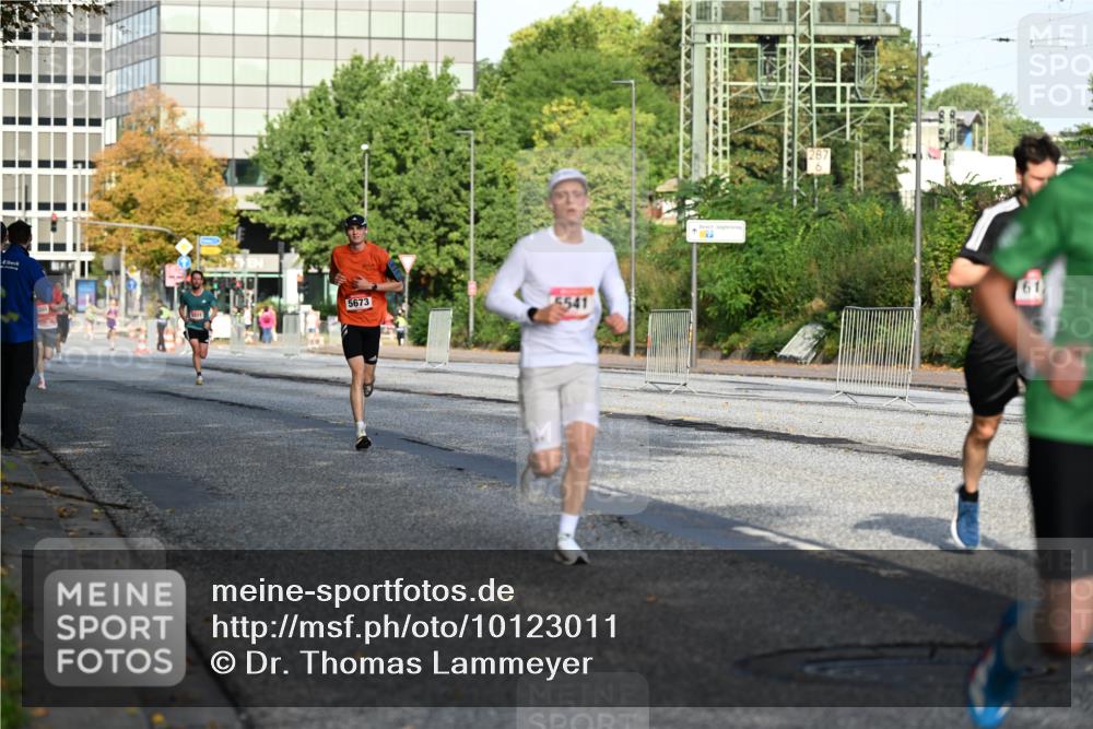 06.09.2026 - CURREX Alsterlauf Dr. Thomas Lammeyer http://msf.ph/oto/10123011 06.09.2026 09:38:51 Laufen 5673, 61, 5541 meine-sportfotos.de