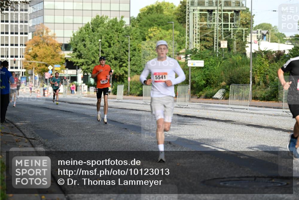 06.09.2026 - CURREX Alsterlauf Dr. Thomas Lammeyer http://msf.ph/oto/10123013 06.09.2026 09:38:51 Laufen 5673, 5541 meine-sportfotos.de