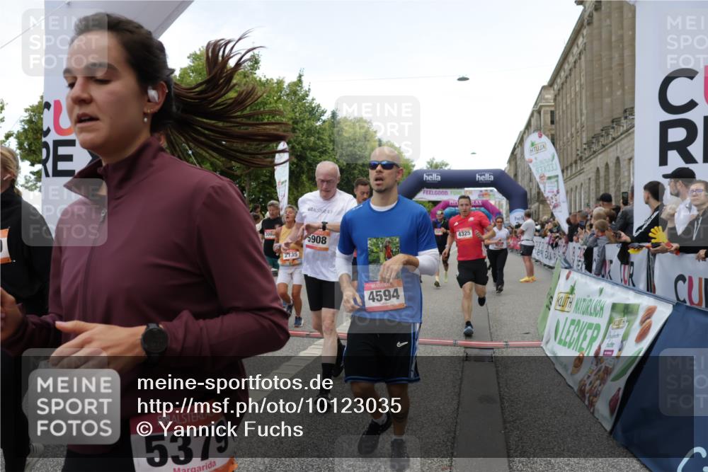 06.09.2026 - CURREX Alsterlauf Yannick Fuchs http://msf.ph/oto/10123035 06.09.2026 10:02:37 Ziel 2135, 2304, 2486, 2488, 2702, 2886, 2954, 3028, 3042, 3089, 3221, 3222, 3532, 3584, 3790, 3858, 3882, 4173, 4263, 4285, 4325, 4550, 4594, 4624, 5379, 5517, 5908, 6120, 6174, 6203, 6431, 8121, 8244, 8268, 8331 meine-sportfotos.de