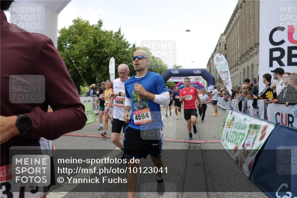 06.09.2026 - CURREX Alsterlauf Yannick Fuchs http://msf.ph/oto/10123041 06.09.2026 10:02:37 Ziel 2135, 2304, 2486, 2488, 2702, 2886, 2954, 3028, 3042, 3089, 3221, 3222, 3532, 3584, 3790, 3858, 3882, 4173, 4263, 4285, 4325, 4550, 4594, 4624, 5379, 5517, 5908, 6120, 6174, 6203, 6431, 8121, 8244, 8268, 8331 meine-sportfotos.de