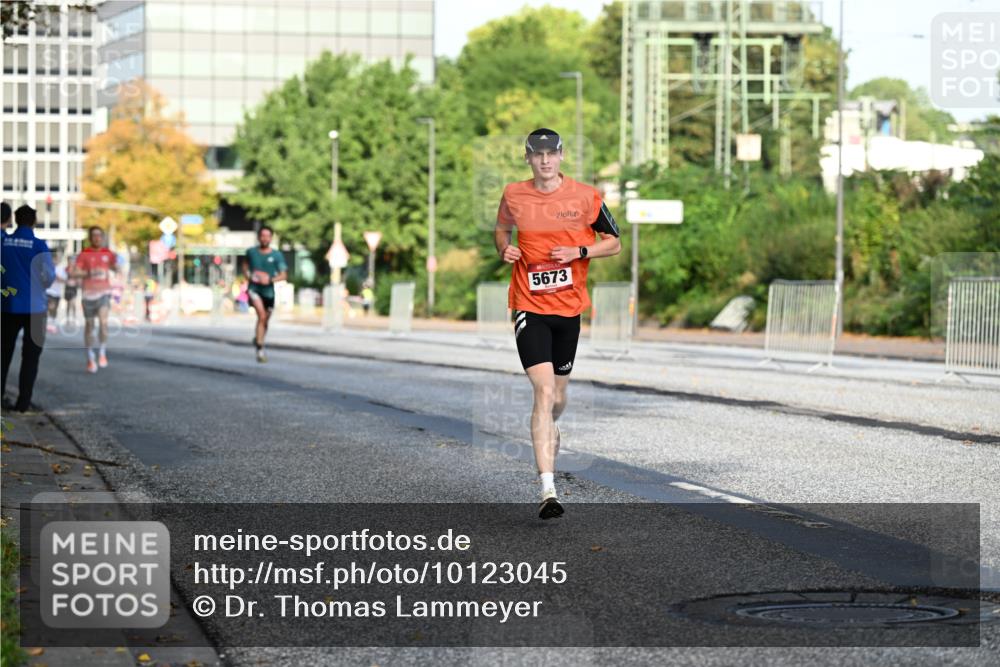 06.09.2026 - CURREX Alsterlauf Dr. Thomas Lammeyer http://msf.ph/oto/10123045 06.09.2026 09:38:54 Laufen 5673 meine-sportfotos.de