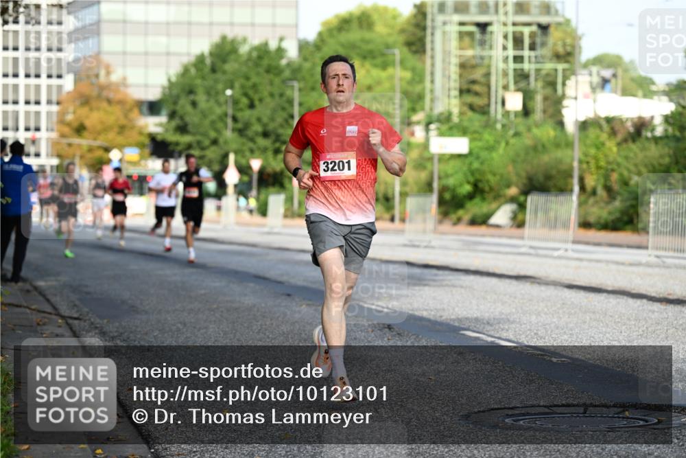 06.09.2026 - CURREX Alsterlauf Dr. Thomas Lammeyer http://msf.ph/oto/10123101 06.09.2026 09:39:01 Laufen 3201 meine-sportfotos.de