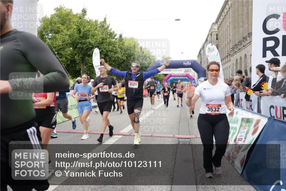 06.09.2026 - CURREX Alsterlauf Yannick Fuchs http://msf.ph/oto/10123111 06.09.2026 10:02:39 Ziel 2135, 2304, 2486, 2488, 2702, 2886, 2954, 3028, 3042, 3089, 3221, 3222, 3532, 3584, 3790, 3858, 3882, 4173, 4263, 4285, 4325, 4550, 4594, 4624, 5379, 5517, 5908, 6120, 6174, 6203, 6431, 8121, 8147, 8244, 8268, 8331 meine-sportfotos.de