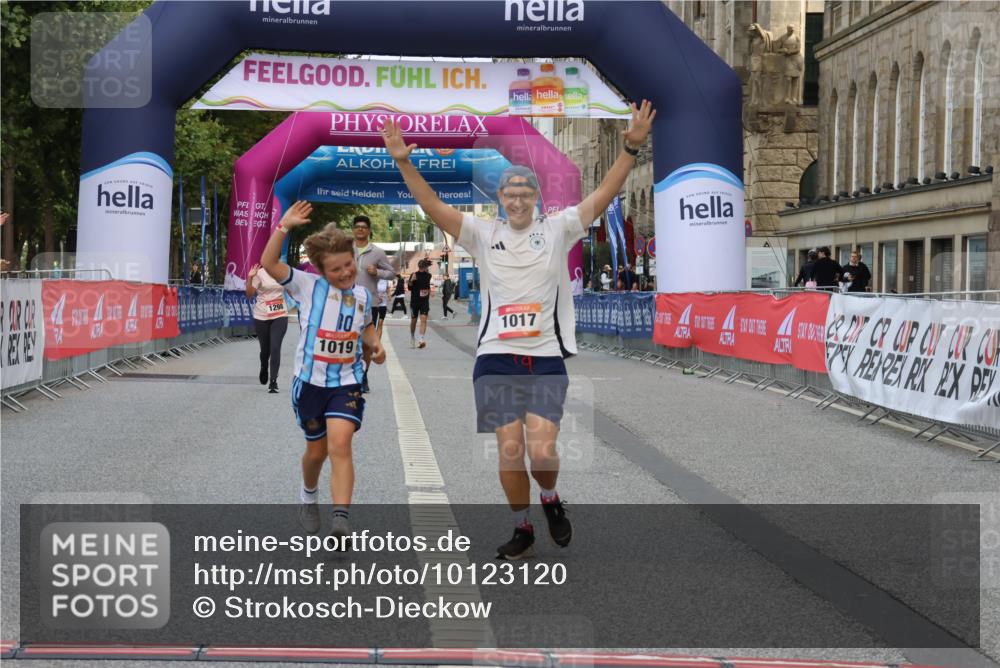 06.09.2026 - CURREX Alsterlauf Strokosch-Dieckow http://msf.ph/oto/10123120 06.09.2026 12:09:33 Ziel 1017, 1019 meine-sportfotos.de