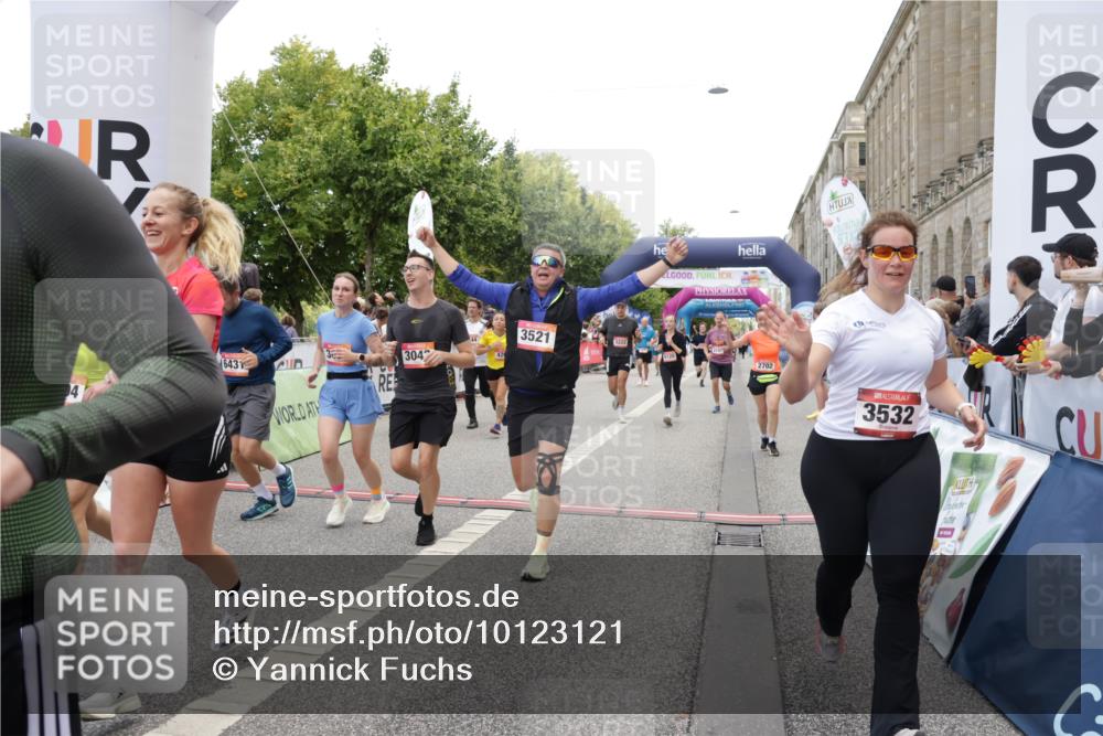 06.09.2026 - CURREX Alsterlauf Yannick Fuchs http://msf.ph/oto/10123121 06.09.2026 10:02:39 Ziel 2135, 2304, 2486, 2488, 2702, 2886, 2954, 3028, 3042, 3089, 3221, 3222, 3532, 3584, 3790, 3858, 3882, 4173, 4263, 4285, 4325, 4550, 4594, 4624, 5379, 5517, 5908, 6120, 6174, 6203, 6431, 8121, 8147, 8244, 8268, 8331 meine-sportfotos.de