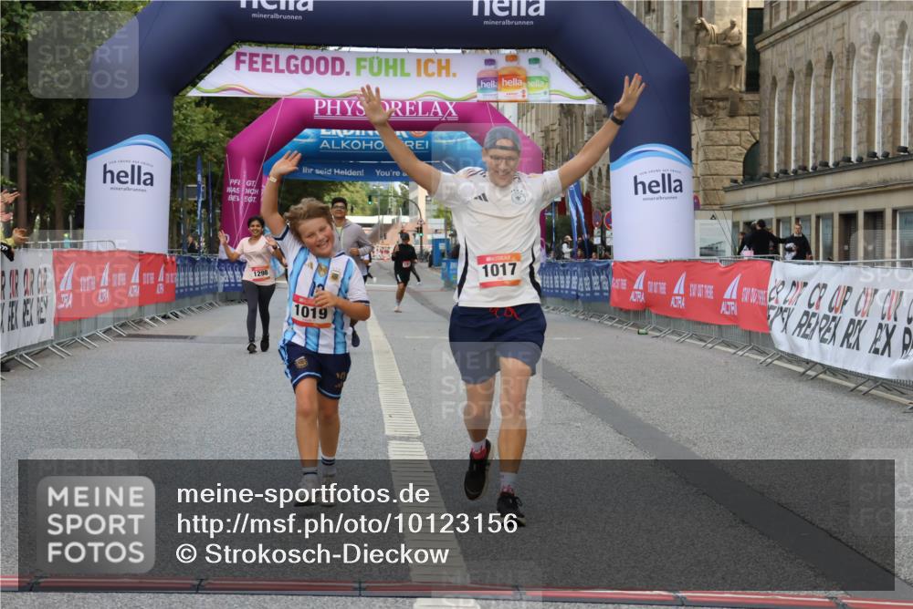 06.09.2026 - CURREX Alsterlauf Strokosch-Dieckow http://msf.ph/oto/10123156 06.09.2026 12:09:33 Ziel 1017, 1019 meine-sportfotos.de