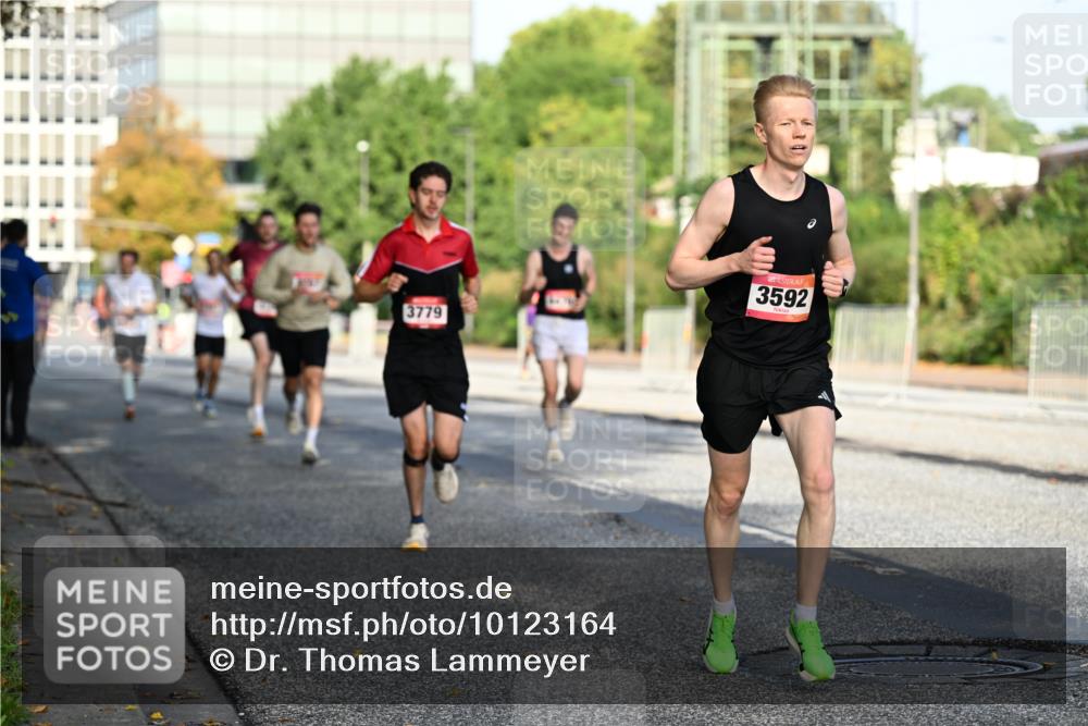 06.09.2026 - CURREX Alsterlauf Dr. Thomas Lammeyer http://msf.ph/oto/10123164 06.09.2026 09:39:09 Laufen 3779, 3592 meine-sportfotos.de