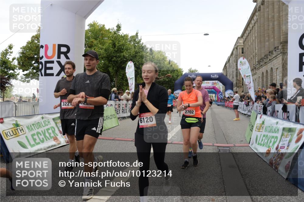 06.09.2026 - CURREX Alsterlauf Yannick Fuchs http://msf.ph/oto/10123214 06.09.2026 10:02:43 Ziel 2135, 2304, 2702, 2954, 3028, 3042, 3089, 3221, 3222, 3532, 3584, 4263, 4285, 4325, 4594, 4624, 5693, 5698, 5908, 6120, 6203, 6219, 6431, 8121, 8147, 8244, 8305 meine-sportfotos.de