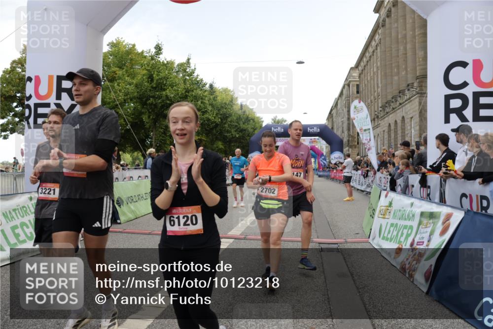 06.09.2026 - CURREX Alsterlauf Yannick Fuchs http://msf.ph/oto/10123218 06.09.2026 10:02:43 Ziel 2135, 2304, 2702, 2954, 3028, 3042, 3089, 3221, 3222, 3532, 3584, 4263, 4285, 4325, 4594, 4624, 5693, 5698, 5908, 6120, 6203, 6219, 6431, 8121, 8147, 8244, 8305 meine-sportfotos.de