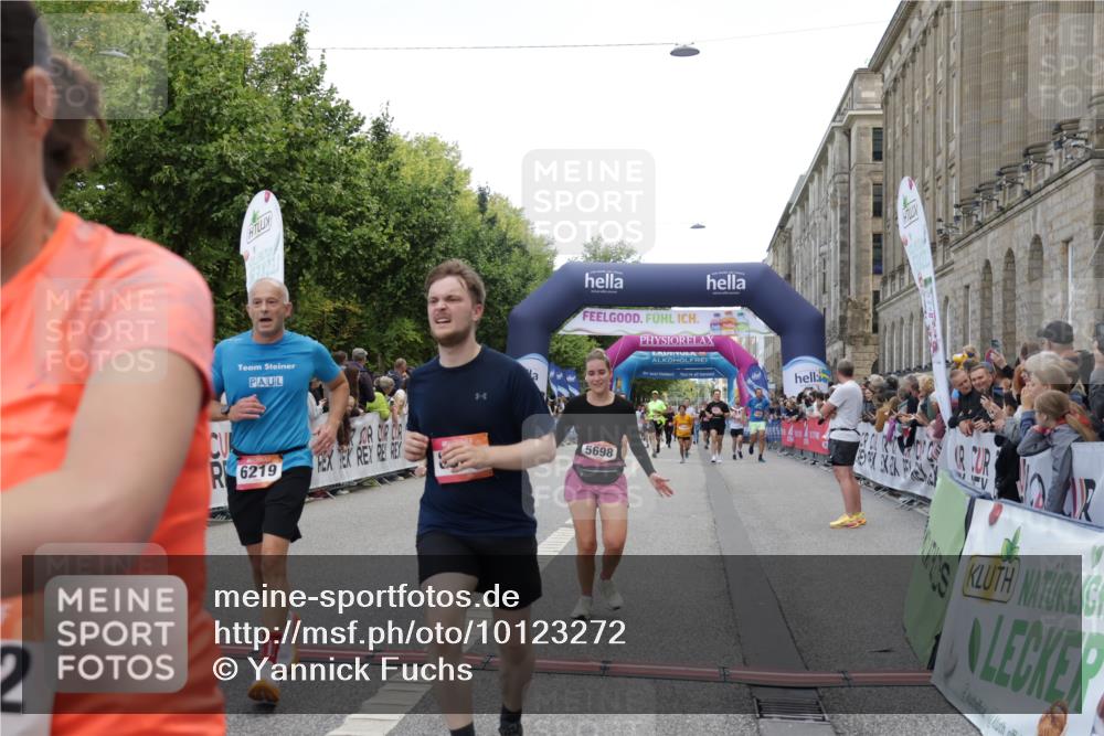 06.09.2026 - CURREX Alsterlauf Yannick Fuchs http://msf.ph/oto/10123272 06.09.2026 10:02:45 Ziel 2304, 2702, 2954, 3028, 3042, 3089, 3221, 3222, 3532, 4263, 4285, 4624, 5693, 5698, 6120, 6219, 6431, 8121, 8147, 8244, 8282, 8305 meine-sportfotos.de